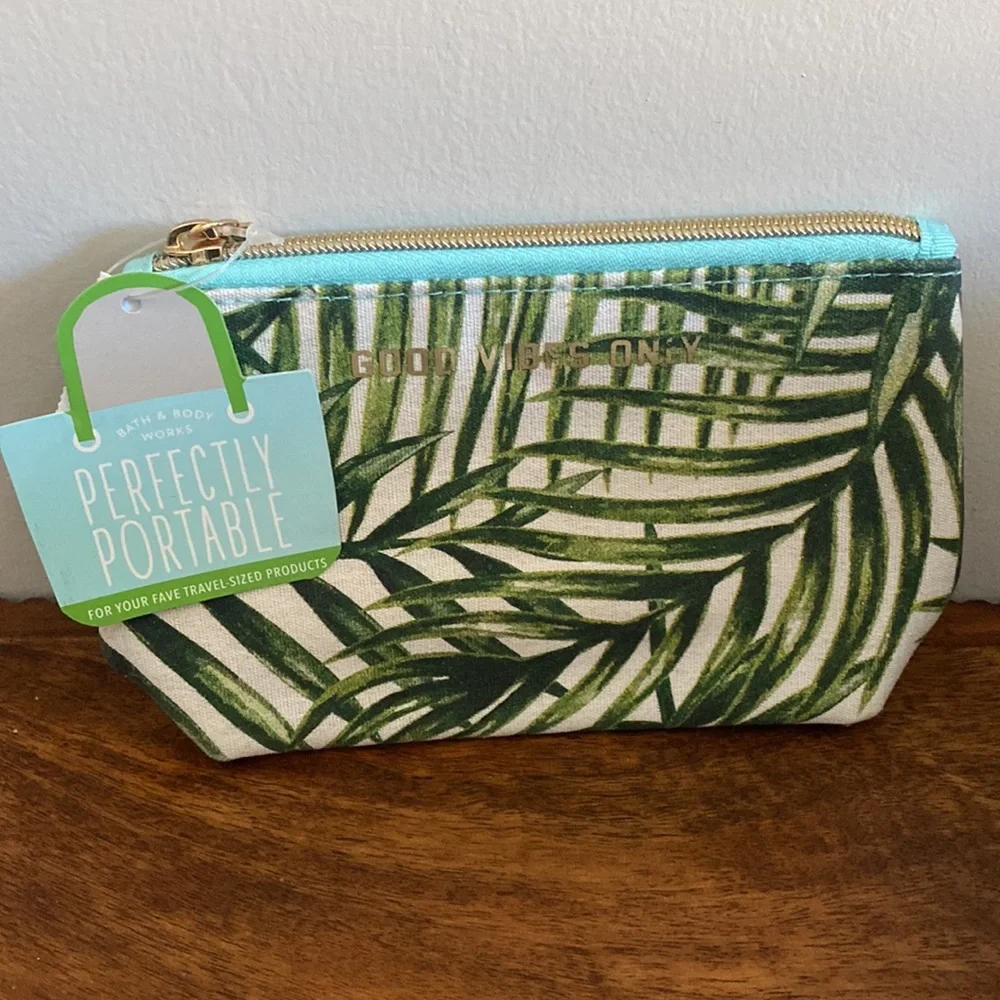 NWT Bath & Body Works Good Vibes Only Tropical Leaf Cosmetic Bag 7.5x4.5